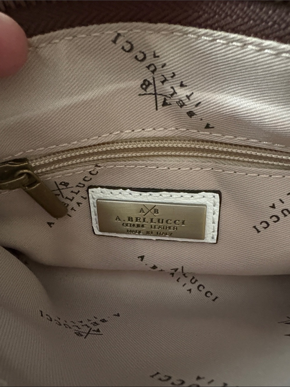 A. Bellucci white pebbled leather crossbody bag dark green trim & strap - Picture 6 of 7